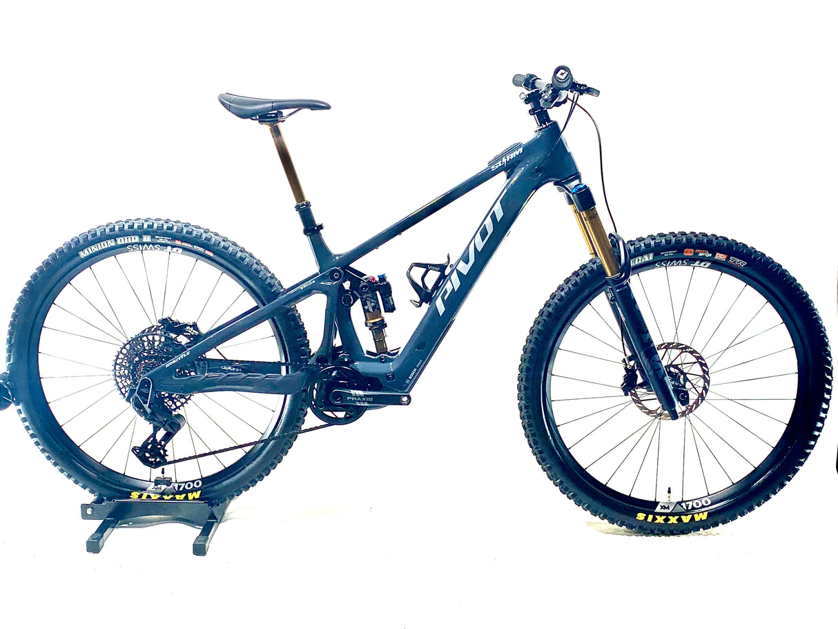 2026 Pivot Shuttle SL/AM Pro SRAM X0 AXS 1X12 Size: (Preowned)