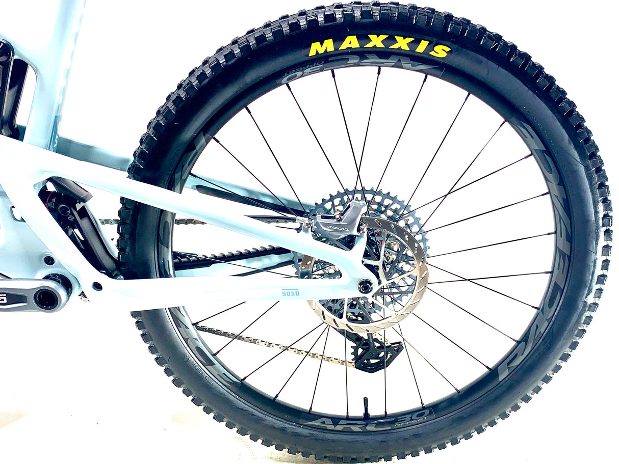 2025 Santa Cruz 5010 Carbon C Sram GX AXS Size: Large (Preowned)