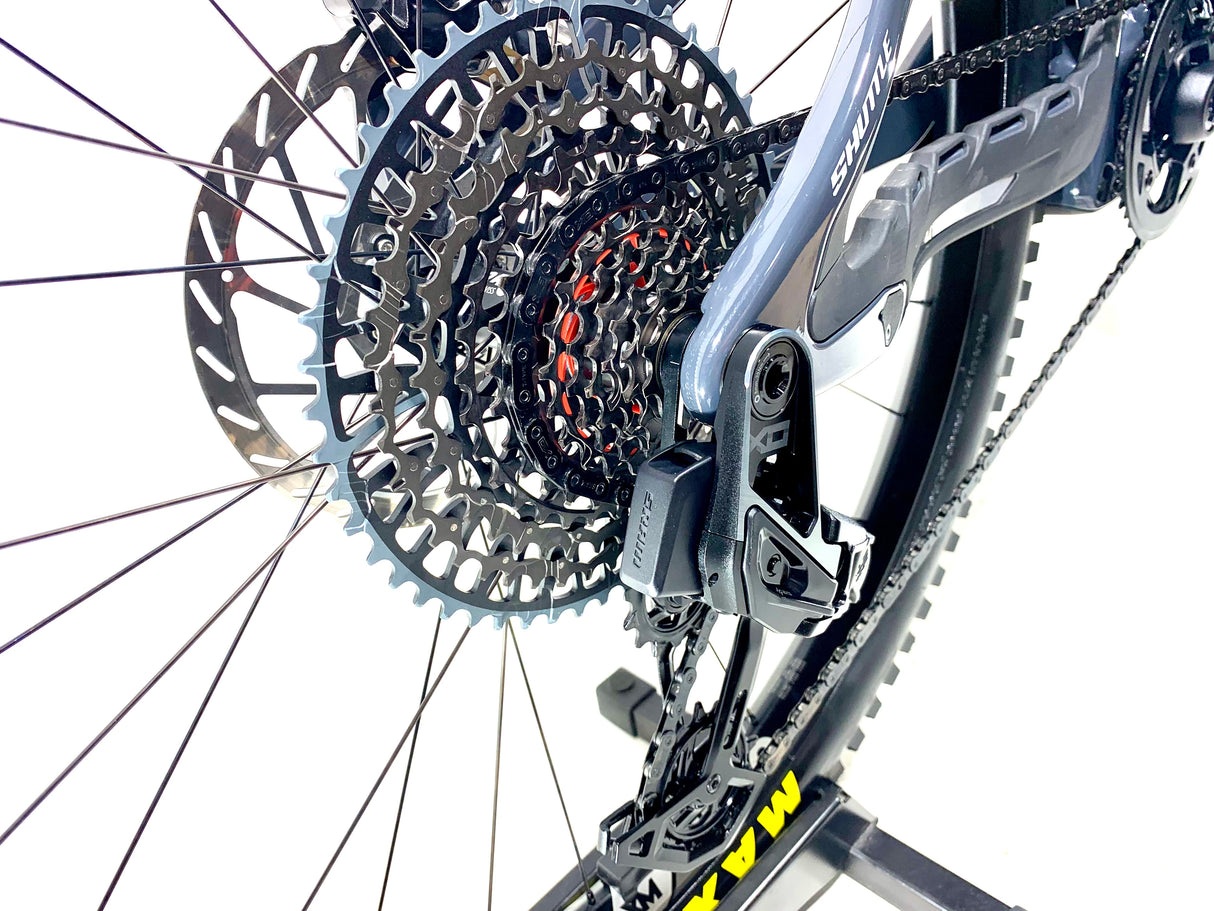 2026 Pivot Shuttle SL/AM Pro SRAM X0 AXS 1X12 Size: (Preowned)