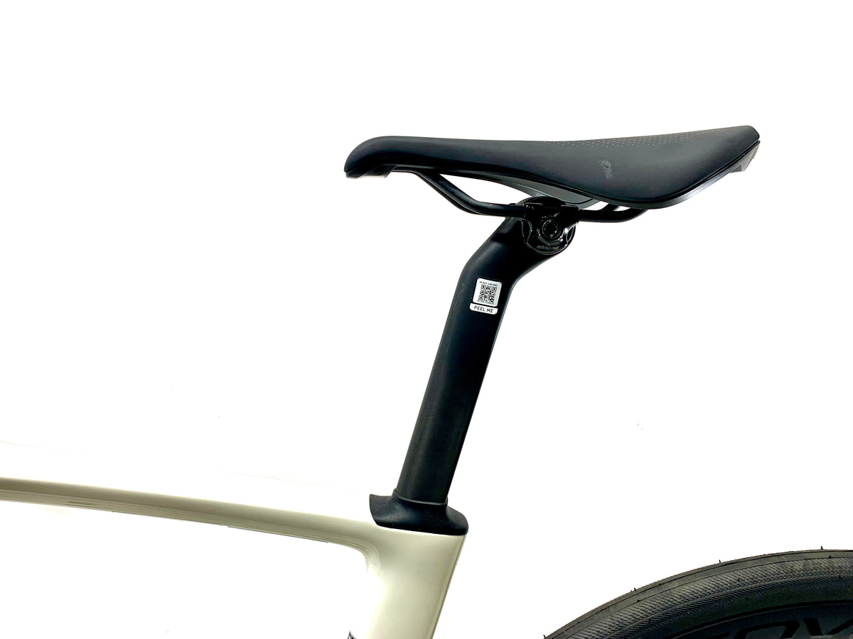 2027 Specialized Roubaix SL8 Expert Sram Force Size: 54cm (Preowned)