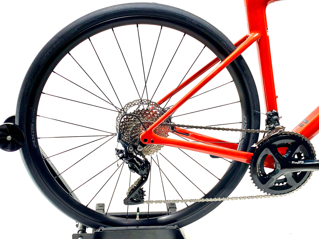 2027 Specialized Roubaix SL8 Shimano Tiagra Size: 56cm (Preowned)
