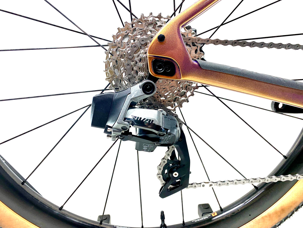 2025 Giant Revolt Advanced Pro 1 Sram Rival AXS 2X12 Size: Small (Preowned)