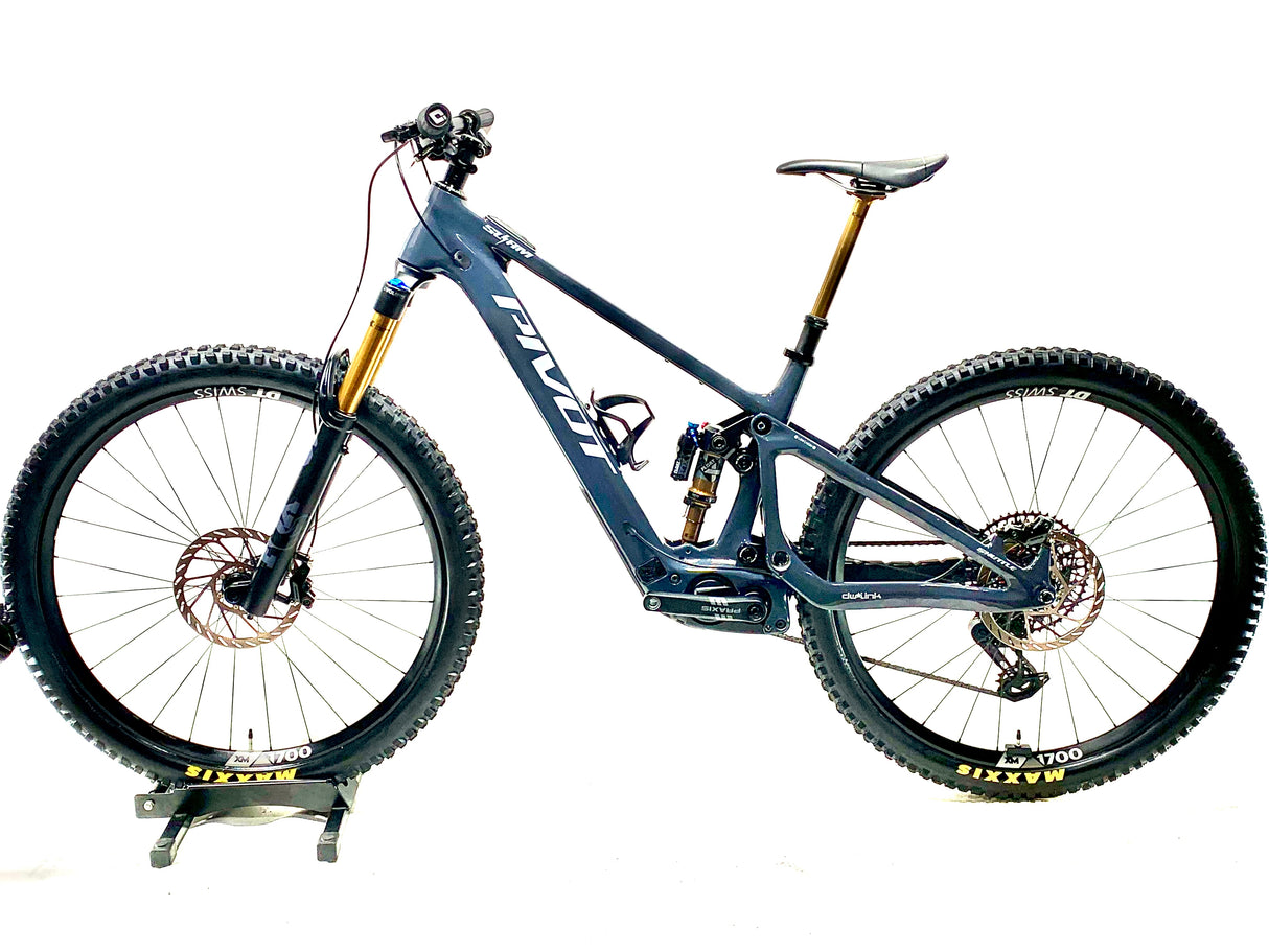 2026 Pivot Shuttle SL/AM Pro SRAM X0 AXS 1X12 Size: (Preowned)