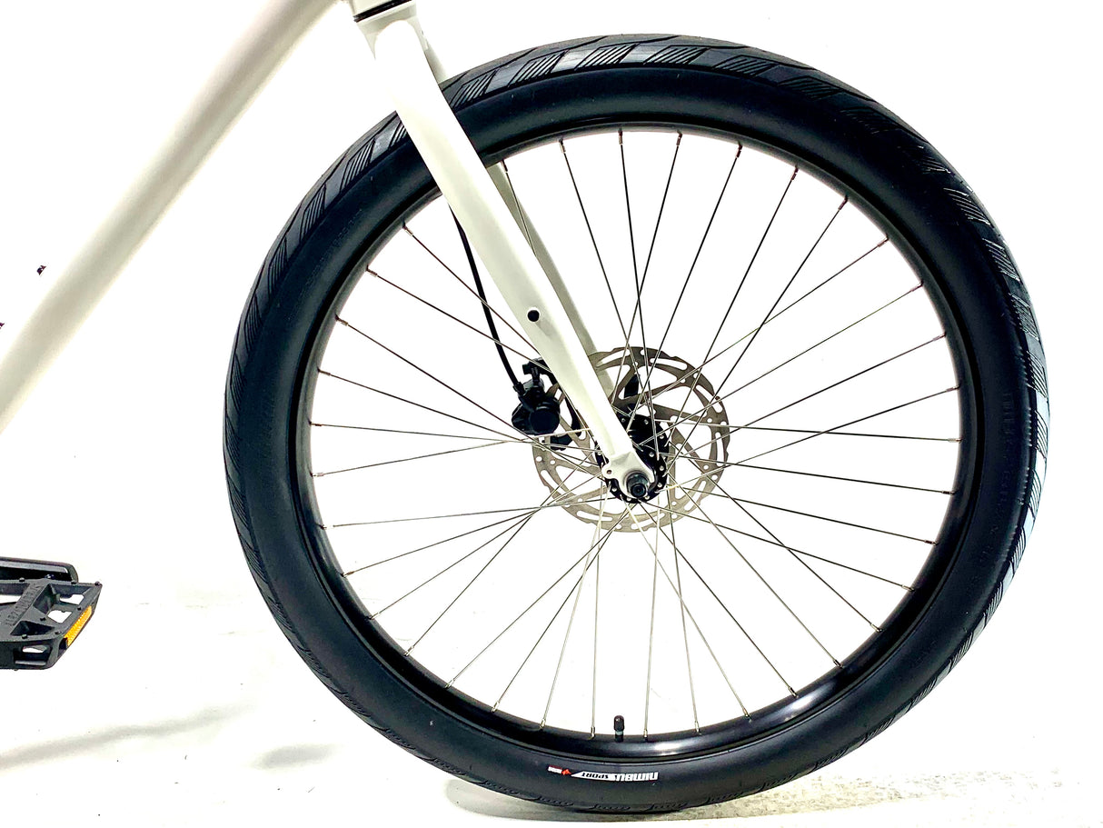 2026 Specialized Roll 3.0 Size: Large (Preowned)