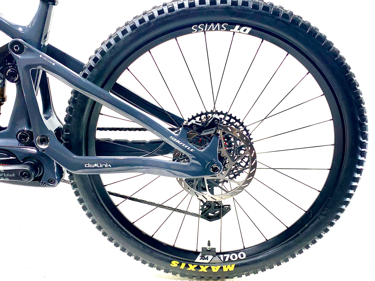 2026 Pivot Shuttle SL/AM Pro SRAM X0 AXS 1X12 Size: (Preowned)