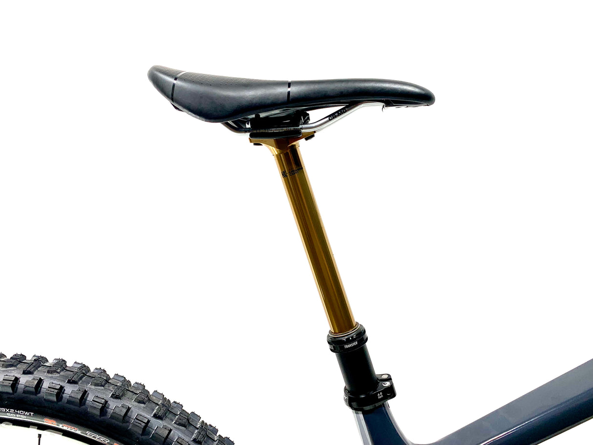 2026 Pivot Shuttle SL/AM Pro SRAM X0 AXS 1X12 Size: (Preowned)