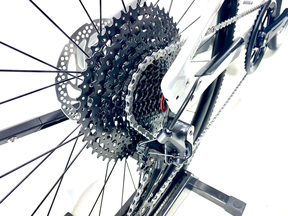 2027 Specialized Sirrus X 5.0 Carbon Shimano Size: Large (Preowned)