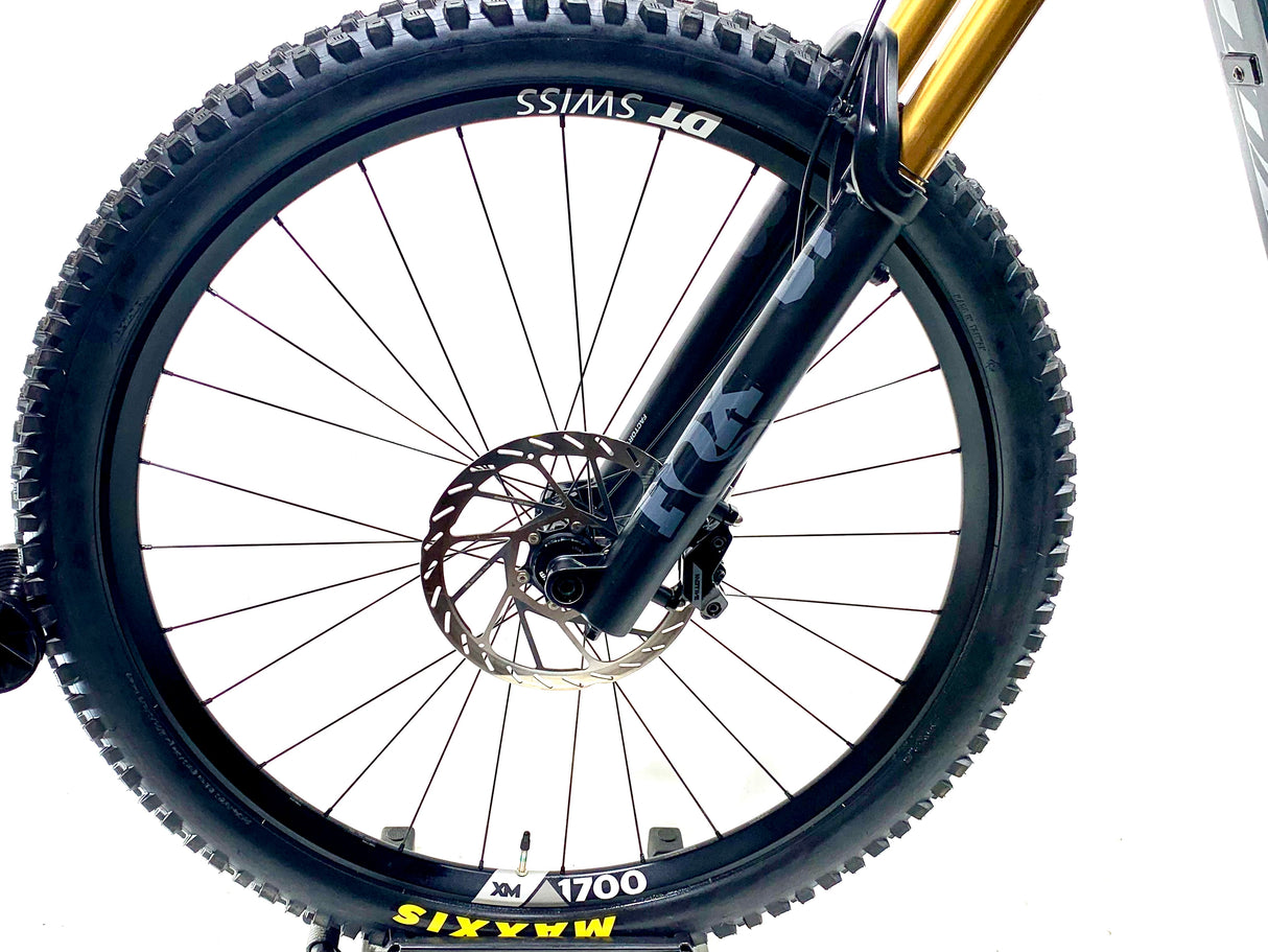 2026 Pivot Shuttle SL/AM Pro SRAM X0 AXS 1X12 Size: (Preowned)