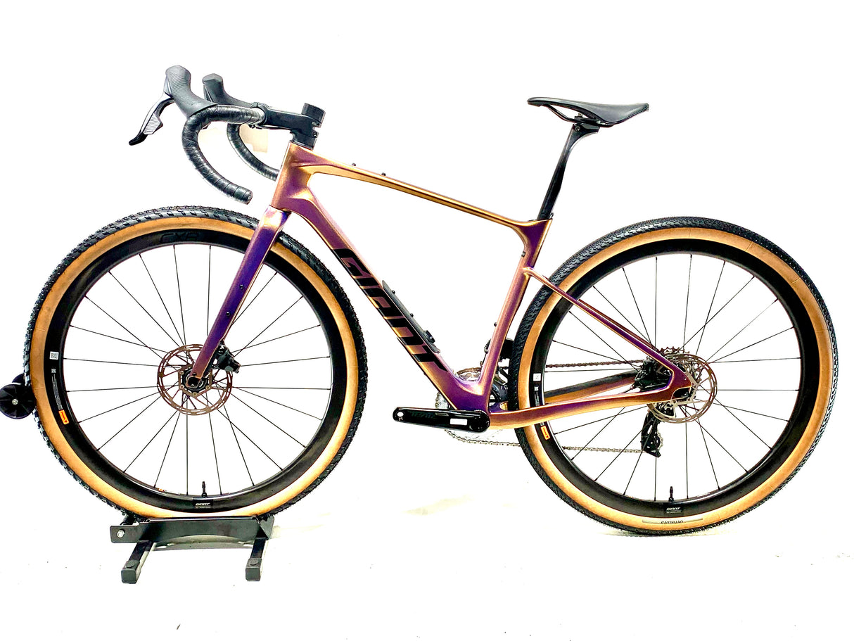 2025 Giant Revolt Advanced Pro 1 Sram Rival AXS 2X12 Size: Small (Preowned)