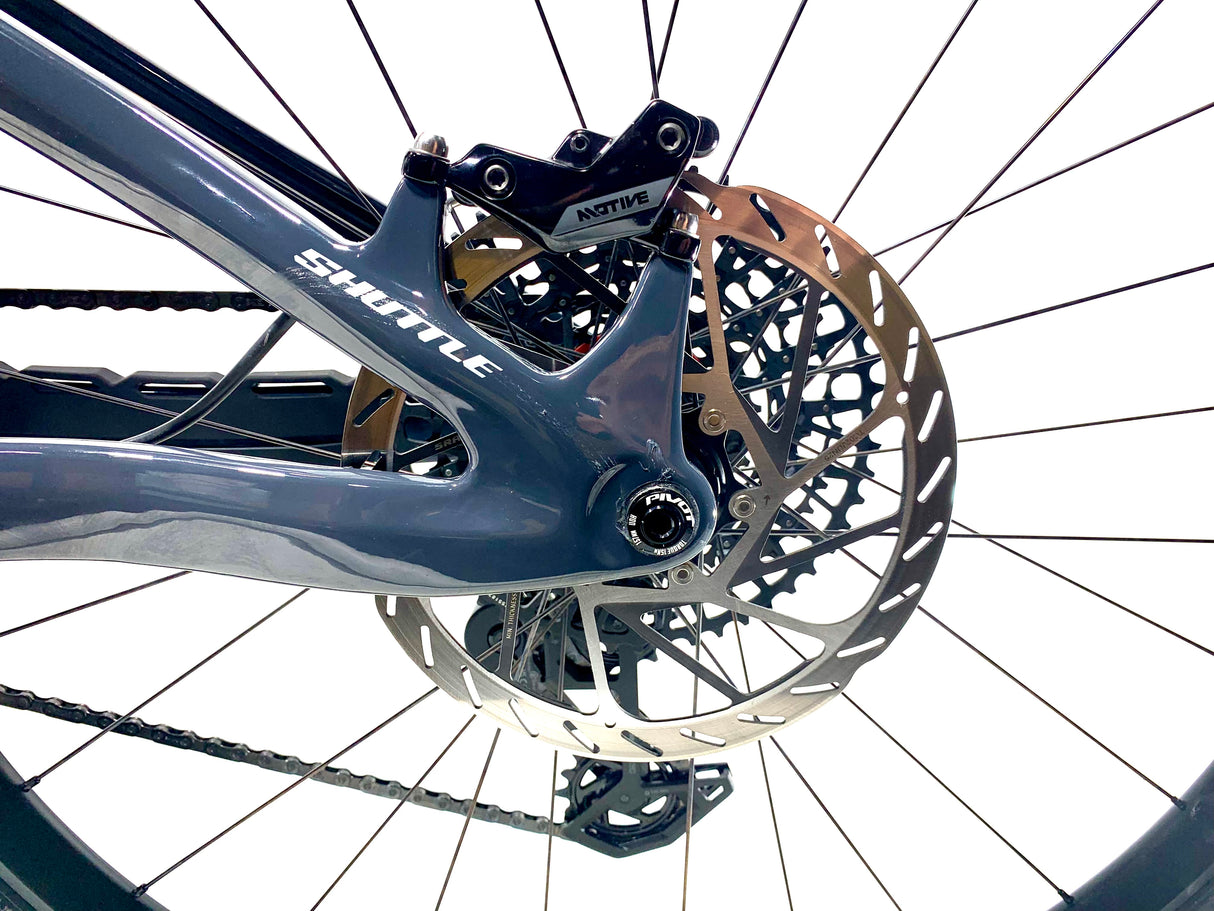 2026 Pivot Shuttle SL/AM Pro SRAM X0 AXS 1X12 Size: (Preowned)