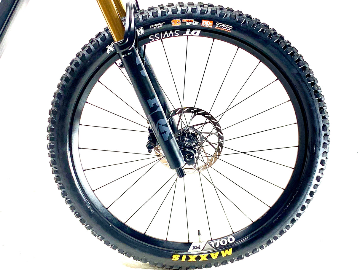 2026 Pivot Shuttle SL/AM Pro SRAM X0 AXS 1X12 Size: (Preowned)