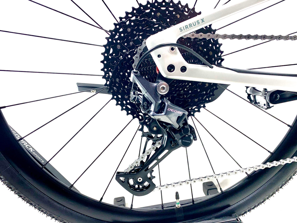 2027 Specialized Sirrus X 5.0 Carbon Shimano Size: Large (Preowned)