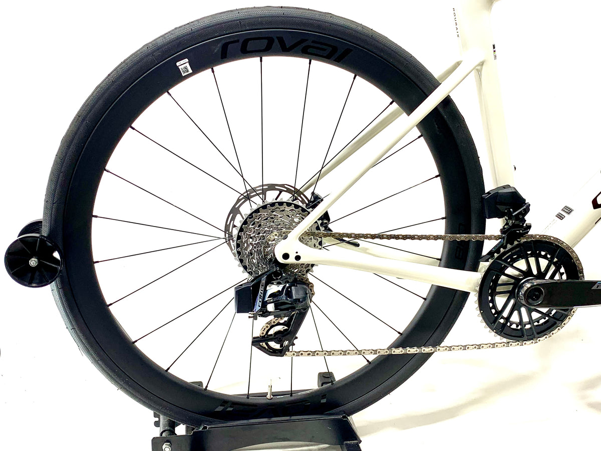 2027 Specialized Roubaix SL8 Expert Sram Force Size: 54cm (Preowned)