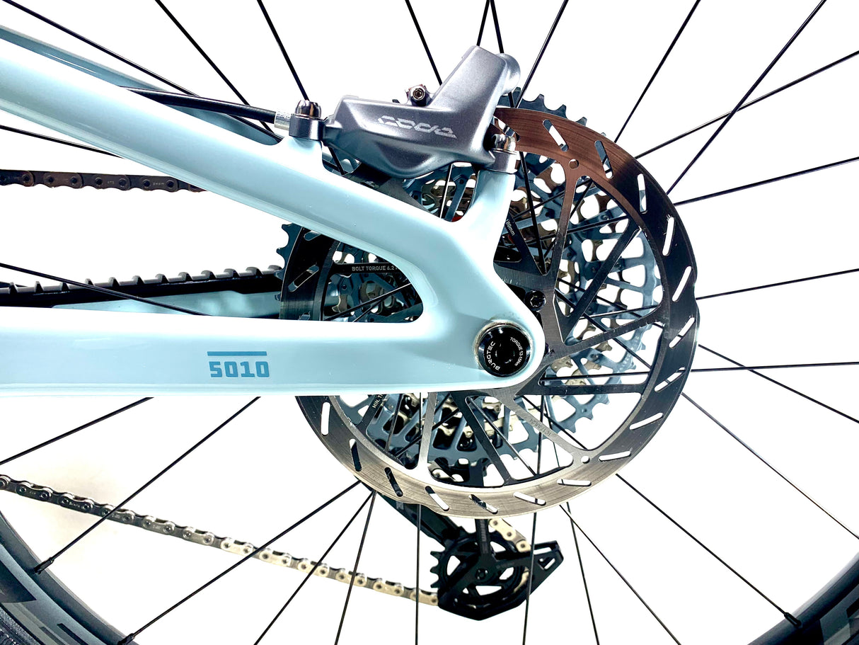 2025 Santa Cruz 5010 Carbon C Sram GX AXS Size: Large (Preowned)