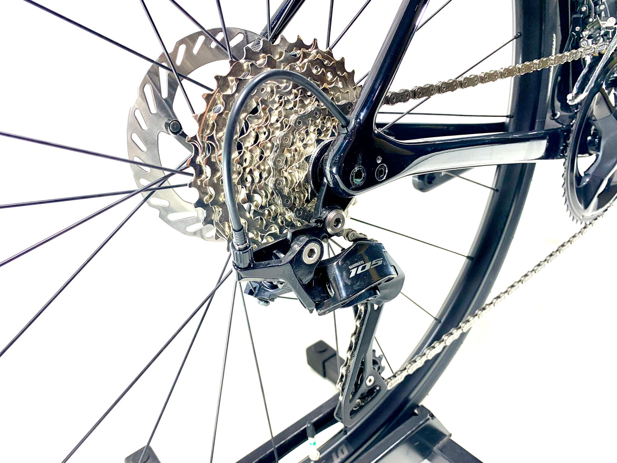 2027 Specialized Roubaix SL8 Sport Shimano 105 12-Speed Size: 56cm (Preowned)