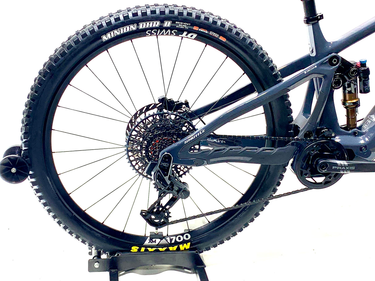 2026 Pivot Shuttle SL/AM Pro SRAM X0 AXS 1X12 Size: (Preowned)