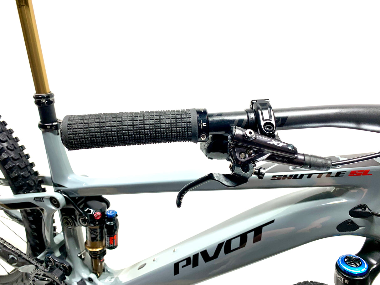 2023 Pivot Shuttle SL Pro SRAM X0 AXS 1X12 Size: Large (Preowned)
