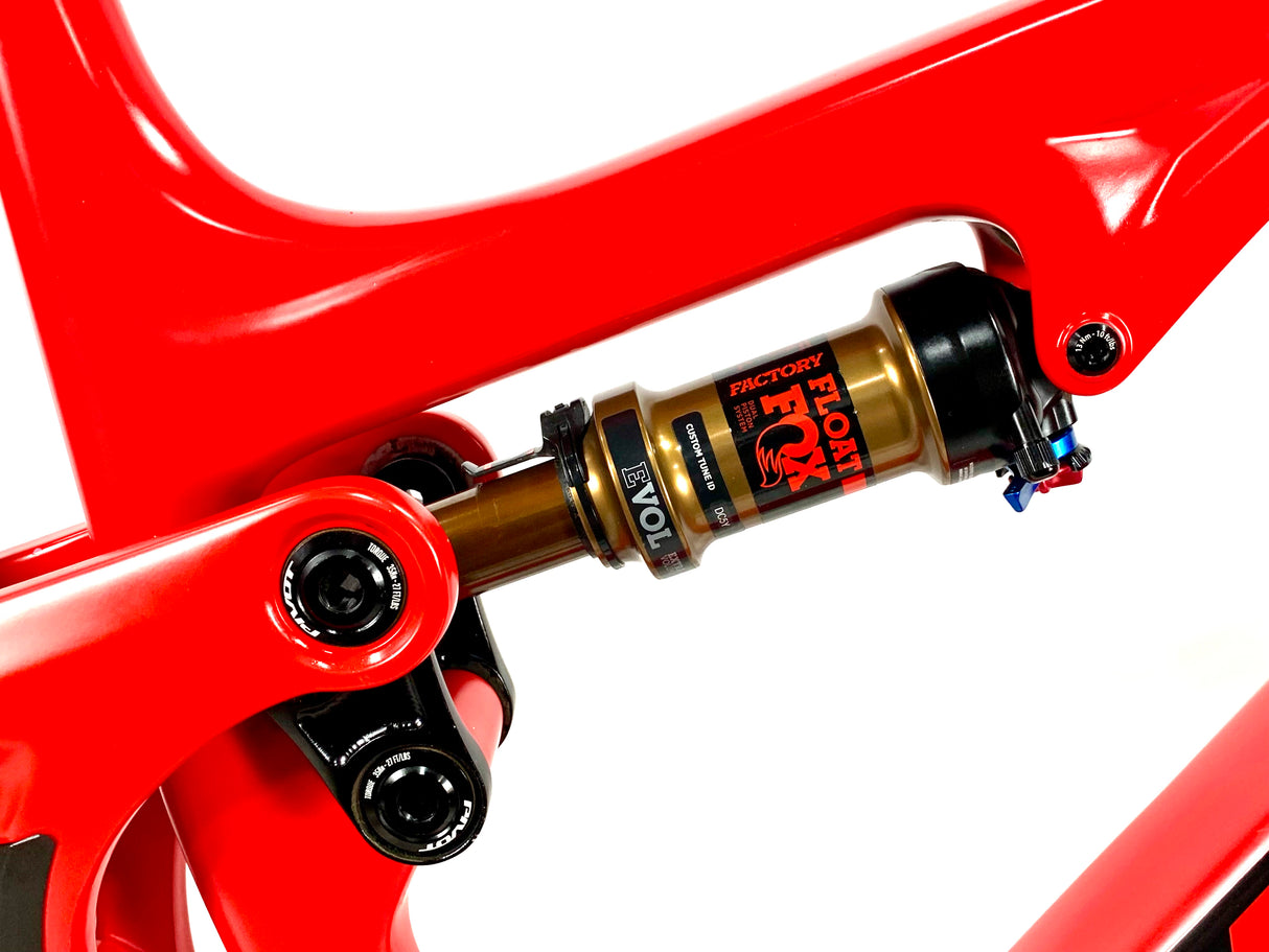 2018 Pivot Mach 5.5 Carbon 27.5 XX1 Eagle 12 Speed Reynolds Carbon Wheels Size: Large