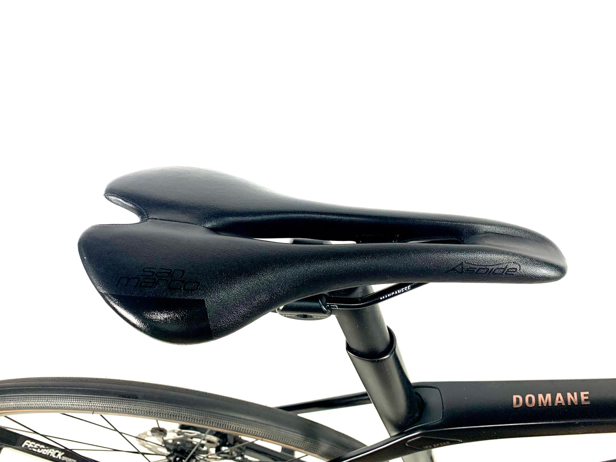 2021 Trek Domane SL 5 Disc Carbon Shimano 105 11 Speed Shimano Wheels Size: 52cm