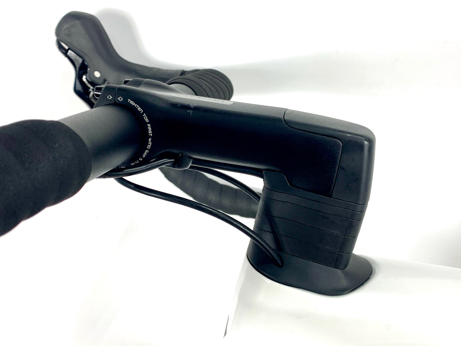 2026 Specialized Tarmac SL7 Sport Shimano 105 12-Speed DT Swiss Wheels Size: 61cm (Preowned)