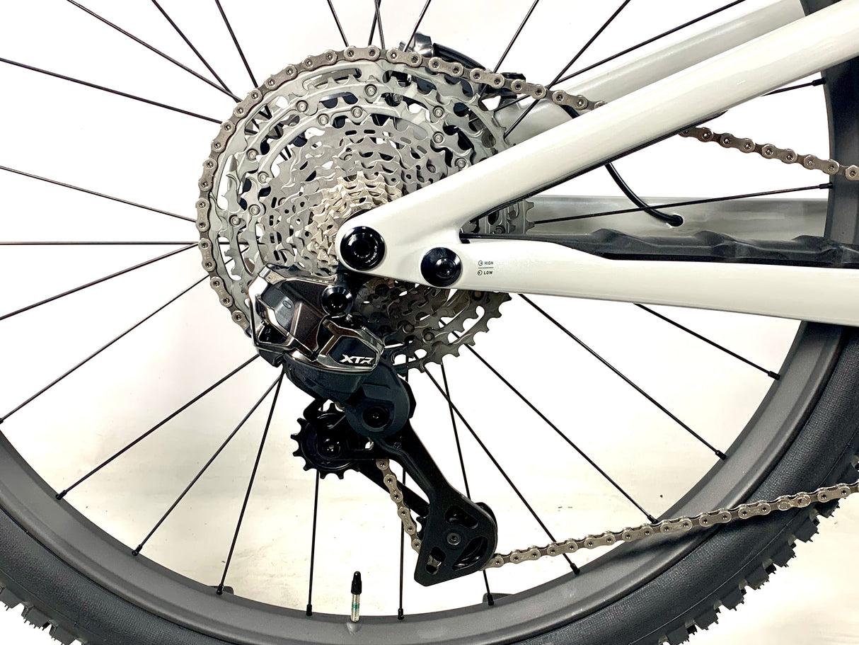 2026 Specialized S-Works Stumpjumper 15 Evo XTR Di2 Roval Carbon Wheels Size: S4 (Preowned)