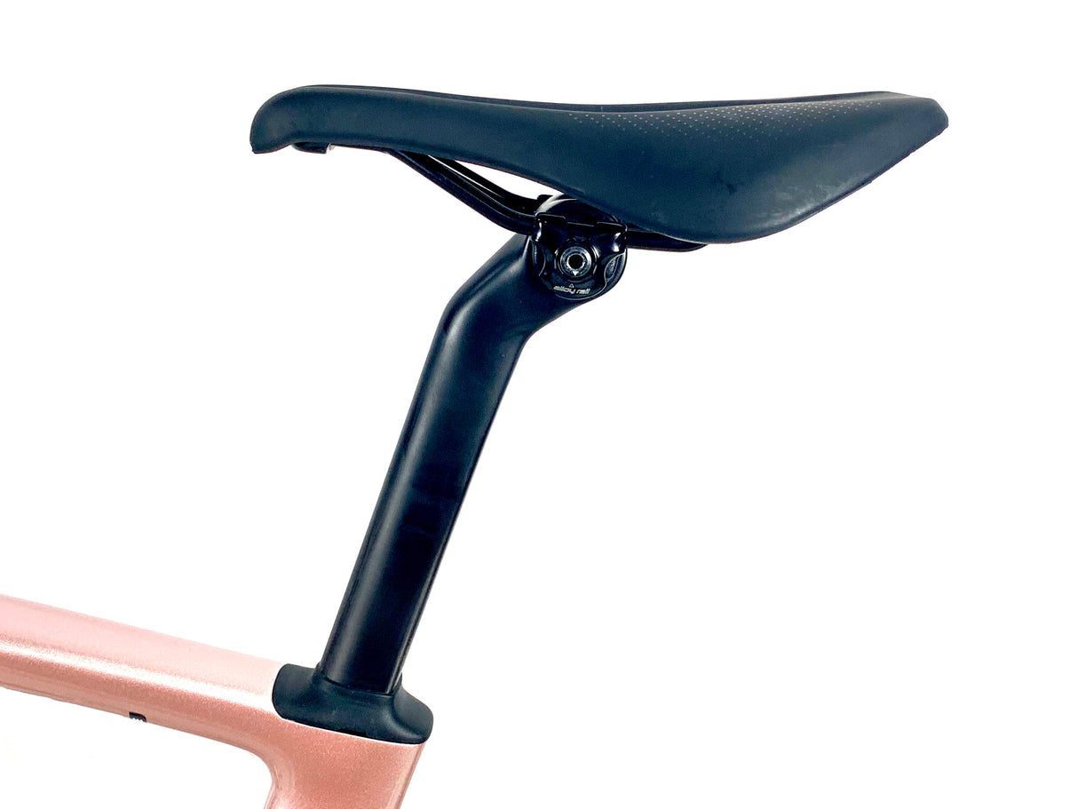 2025 Specialized Roubaix SL8 Sport Shimano 105 12-Speed DT Swiss Wheels Size: 58cm (Preowned)