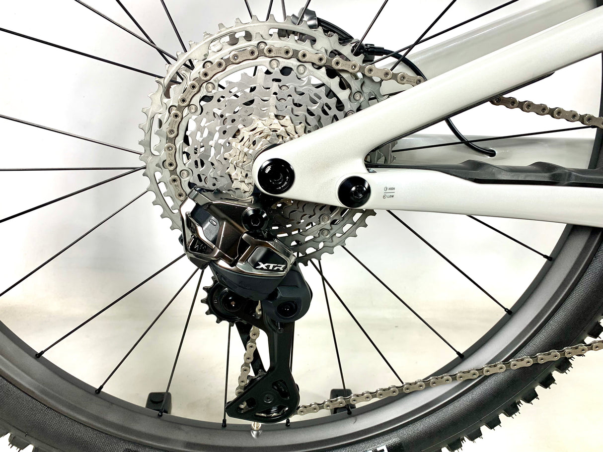 2026 Specialized S-Works Stumpjumper 15 Evo XTR Di2 Roval Carbon Wheels Size: S6 (Preowned)