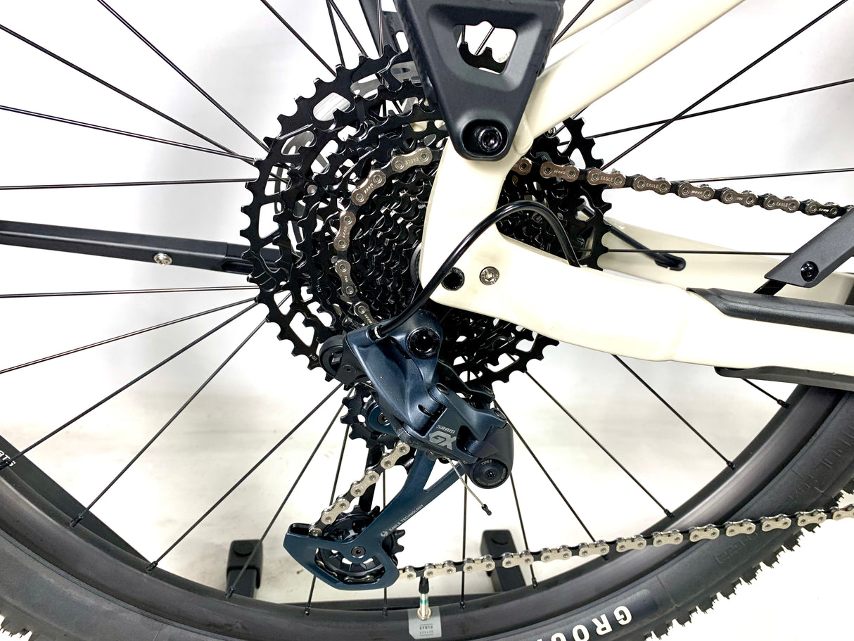 2026 Specialized Turbo Tero 5.0 Step-Thru EQ E-Bike Size: Medium (Preowned)