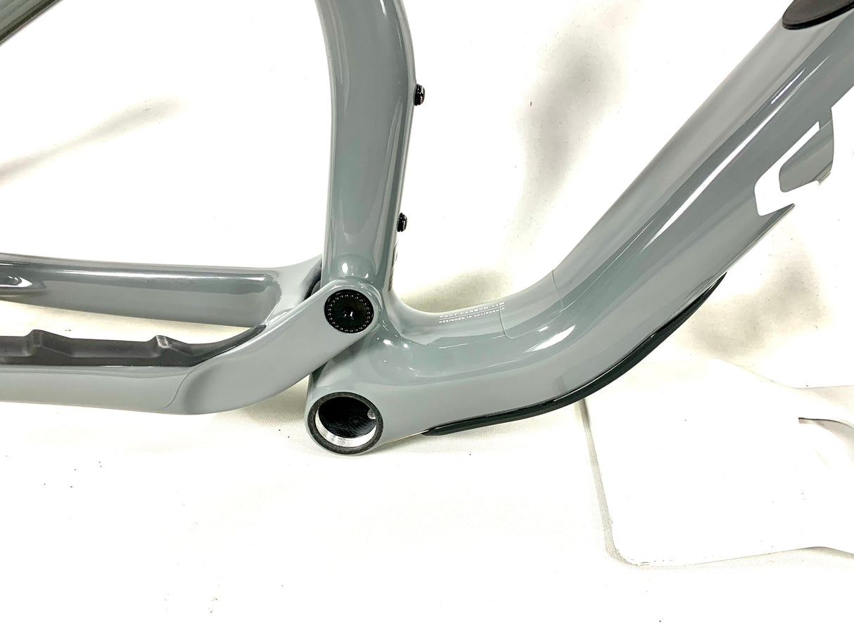 2025 Specialized Epic 8 Frameset Size: Large (Preowned)