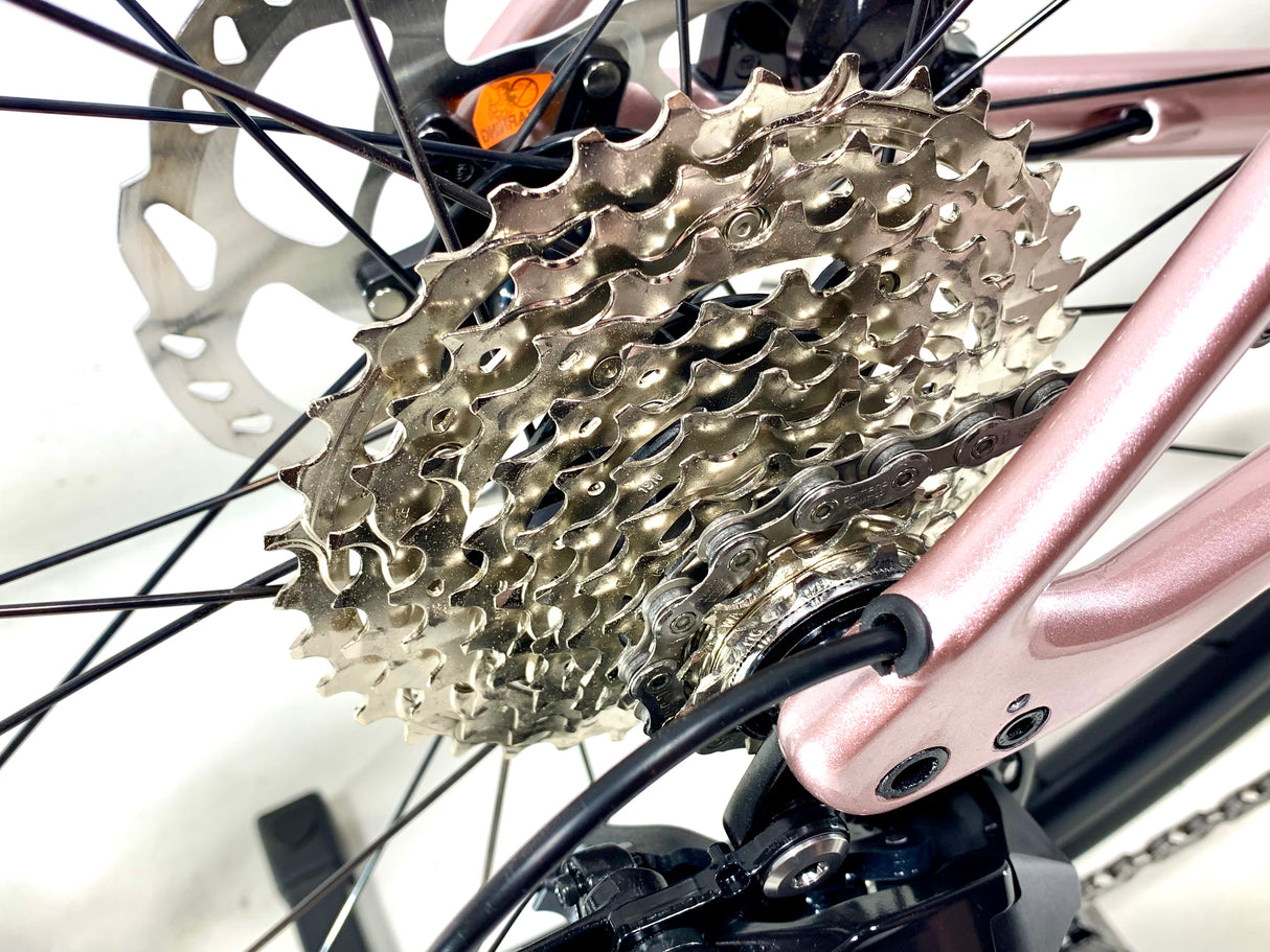 2025 Specialized Roubaix SL8 Sport Shimano 105 12-Speed Size: 54cm (Preowned)