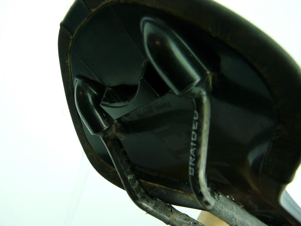 Fizik Antares R1 Braided Carbon Fiber Cycling Saddle