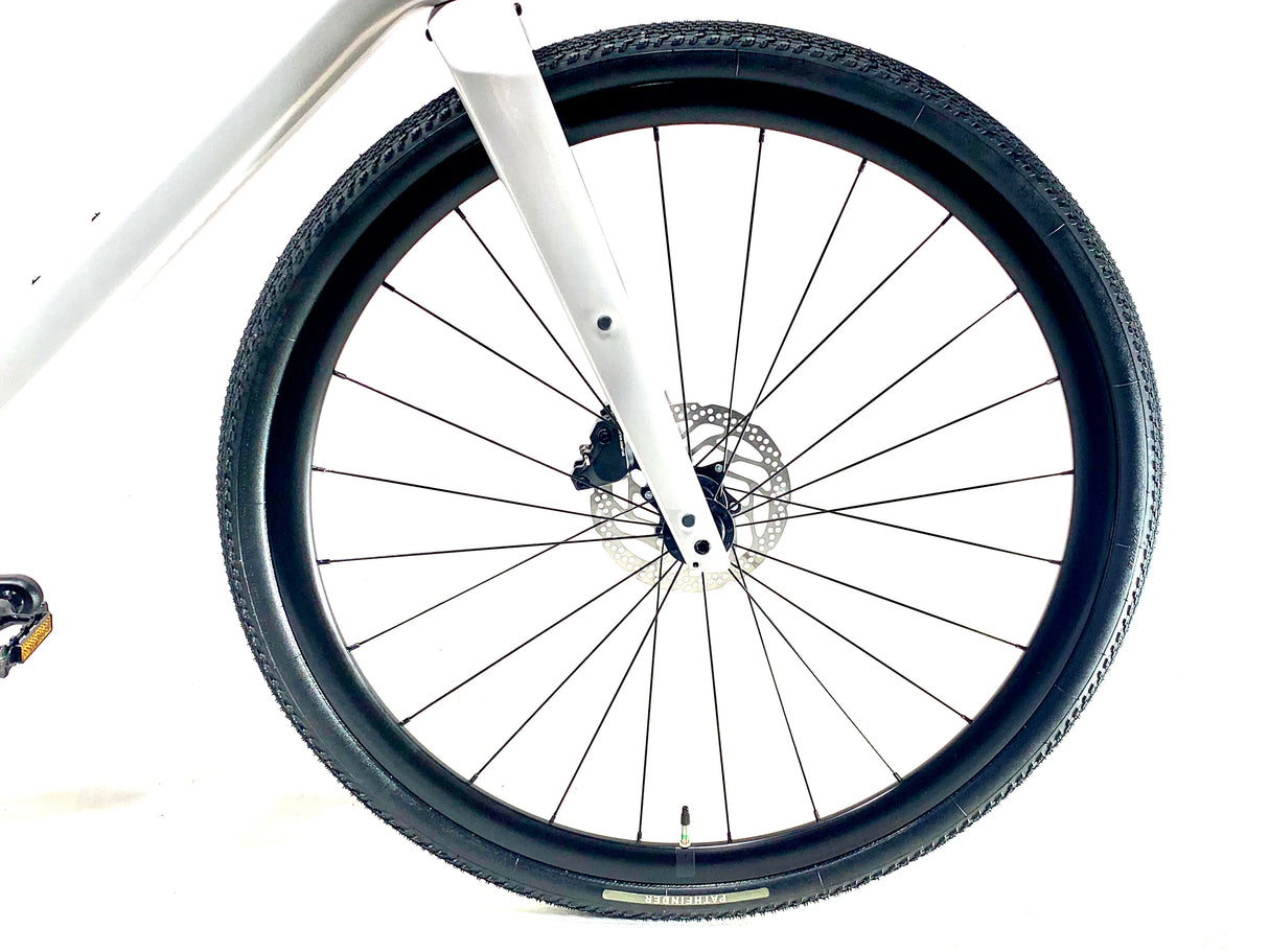 2027 Specialized Sirrus X 5.0 Carbon Shimano Size: Large (Preowned)