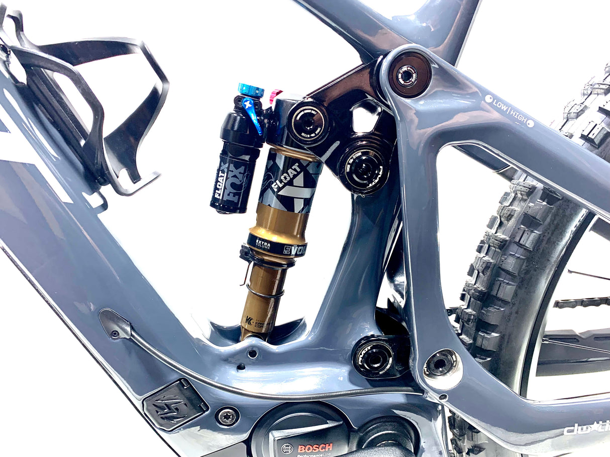 2026 Pivot Shuttle SL/AM Pro SRAM X0 AXS 1X12 Size:  (Preowned)