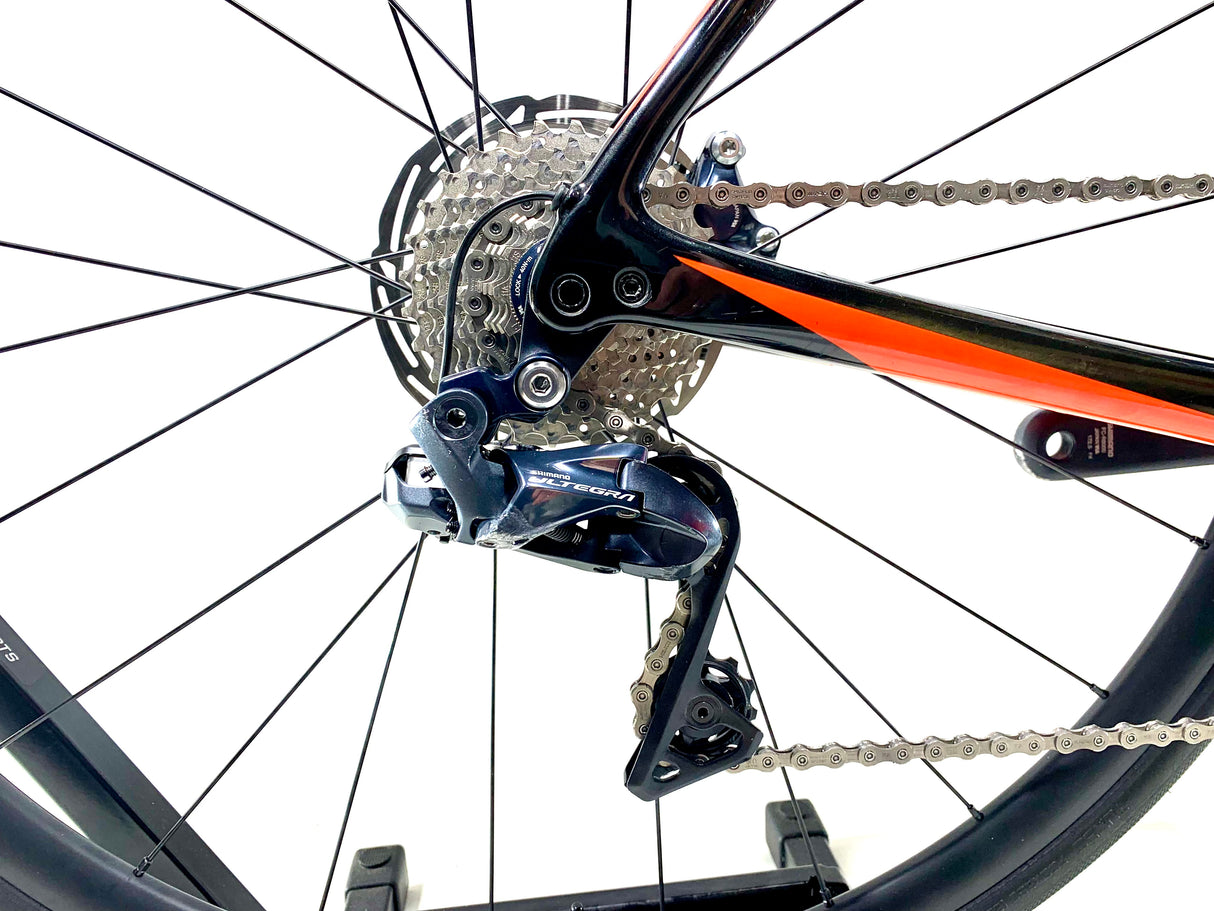 2018 Specialized Roubaix Expert Carbon Ultegra Di2 11-Speed Size: 58cm (Preowned)