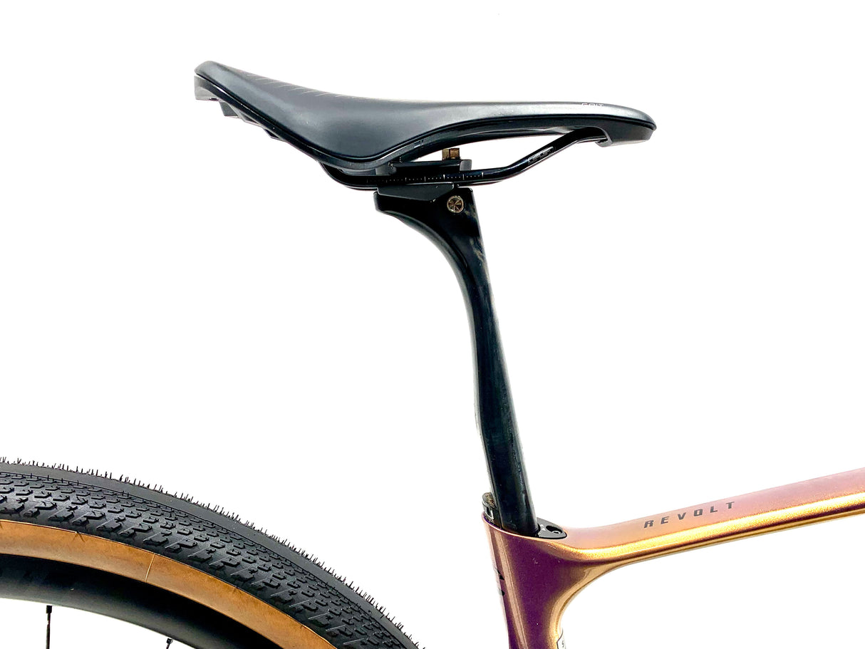2025 Giant Revolt Advanced Pro 1 Sram Rival AXS 2X12 Size: Small (Preowned)