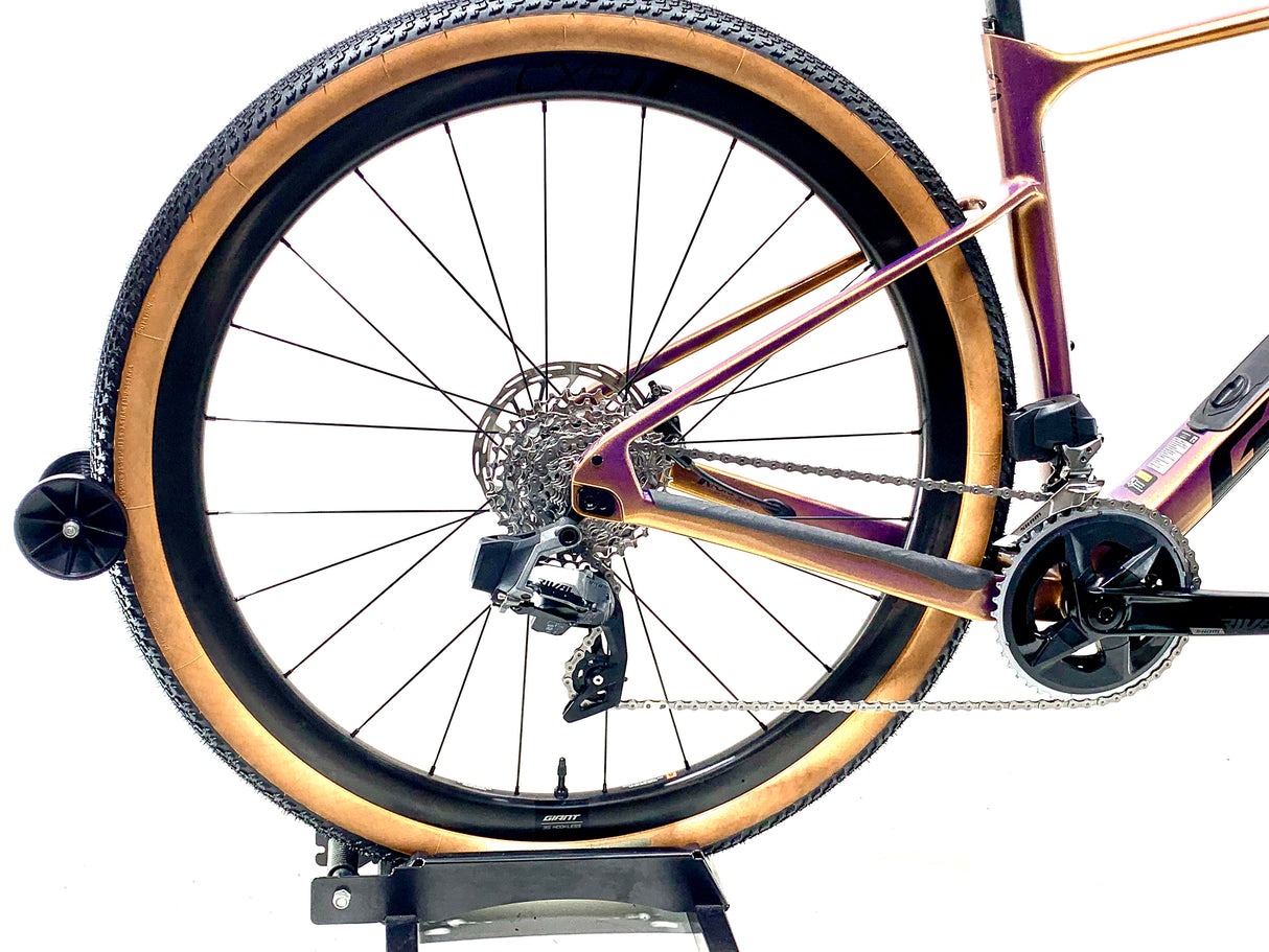 2025 Giant Revolt Advanced Pro 1 Sram Rival AXS 2X12 Size: Small (Preowned)