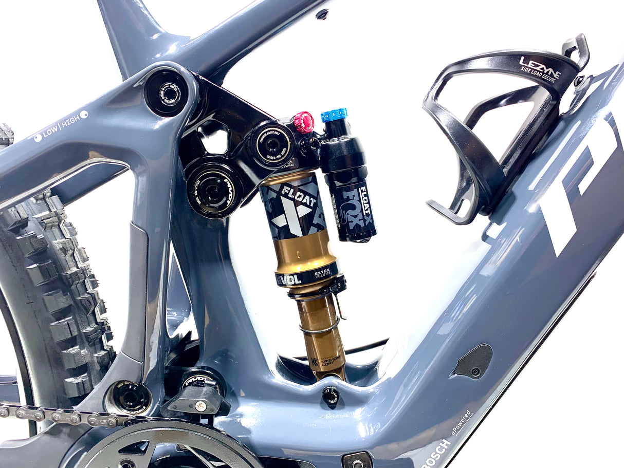 2026 Pivot Shuttle SL/AM Pro SRAM X0 AXS 1X12 Size:  (Preowned)