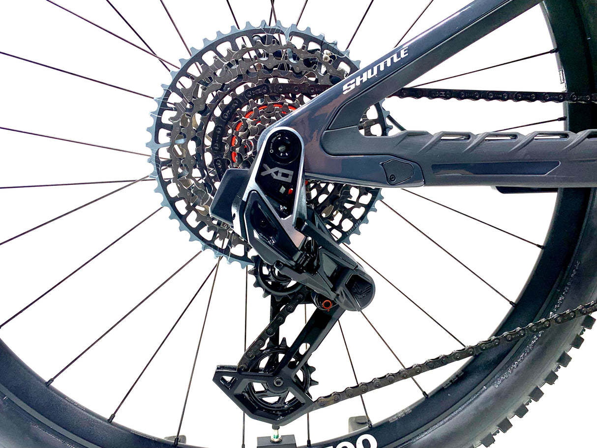 2026 Pivot Shuttle SL/AM Pro SRAM X0 AXS 1X12 Size:  (Preowned)