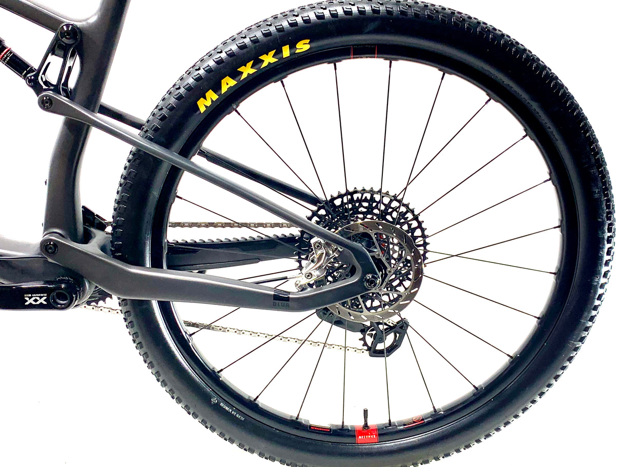 2025 Santa Cruz Blur CC Carbon Sram XX AXS RSV Wheels Size: Large (Preowned)