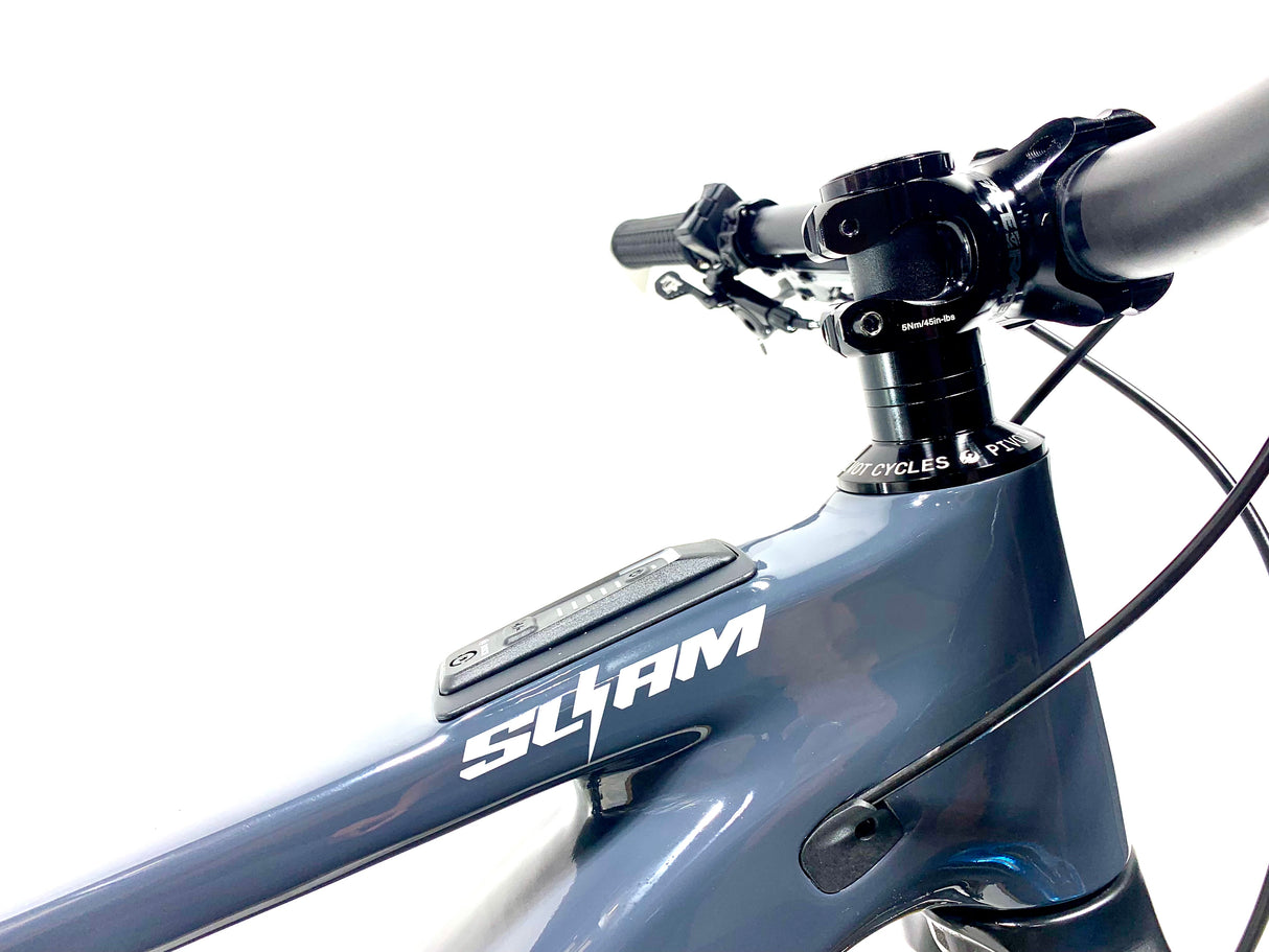 2026 Pivot Shuttle SL/AM Pro SRAM X0 AXS 1X12 Size:  (Preowned)