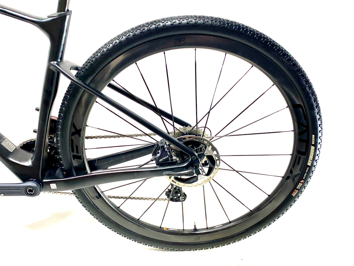 2023 Giant Revolt Advanced Pro GRX Di2 11 Speed Size: Small (Preowned)