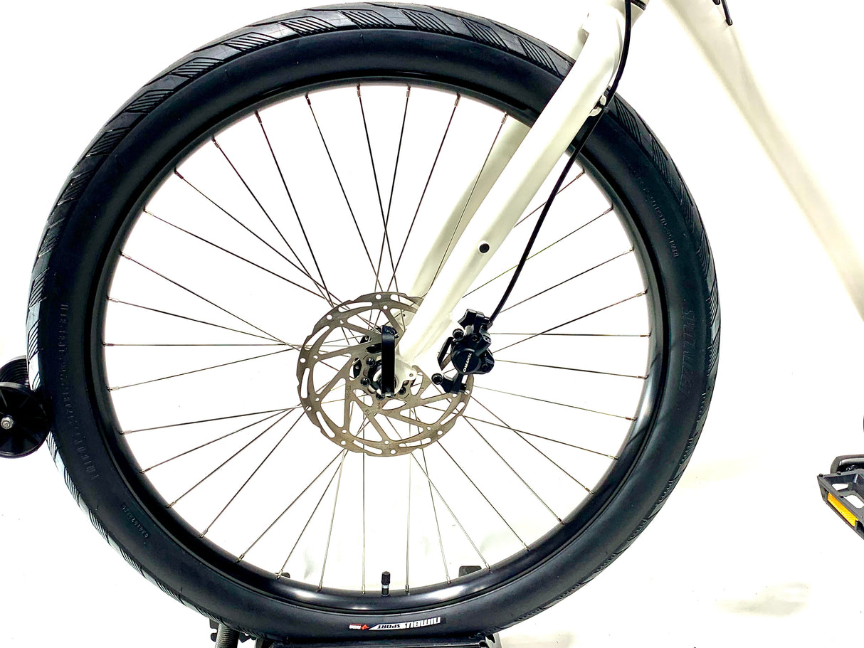 2026 Specialized Roll 3.0 Size: Large (Preowned)