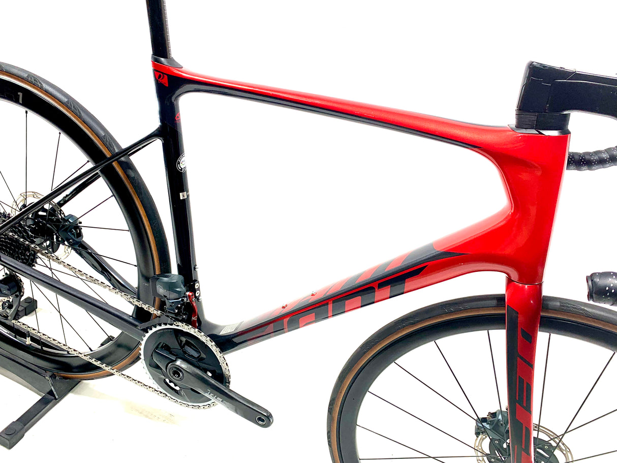 2020 Giant Defy Advanced Pro 1 SRAM Force AXS Size: Large (Preowned)