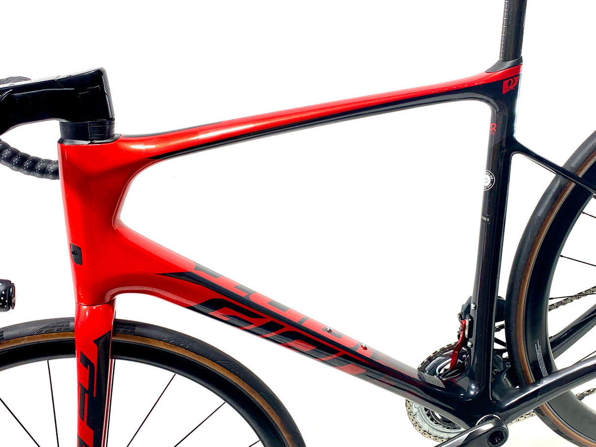 2020 Giant Defy Advanced Pro 1 SRAM Force AXS Size: Large (Preowned)