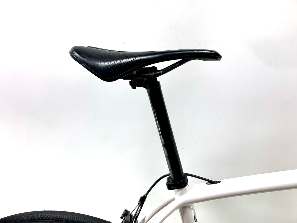 2017 Specialized Roubaix Carbon Shimano Tiagra 10-Speed Size: 58cm (Preowned)