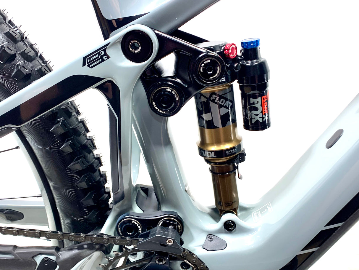 2023 Pivot Shuttle SL Pro SRAM X0 AXS 1X12 Size: Large (Preowned)