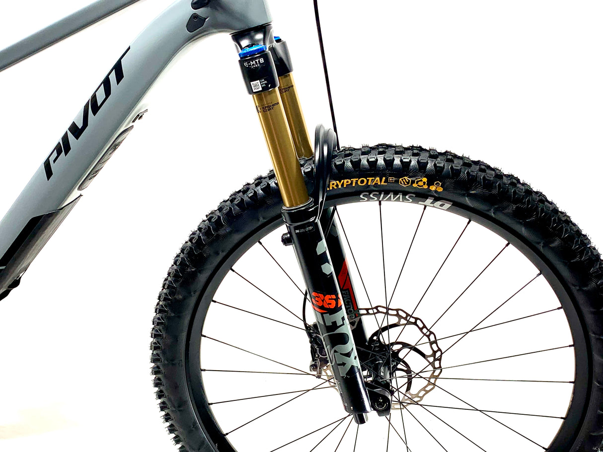 2023 Pivot Shuttle SL Pro SRAM X0 AXS 1X12 Size: Large (Preowned)