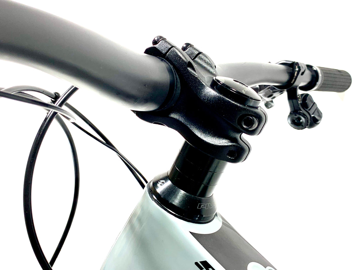 2023 Pivot Shuttle SL Pro SRAM X0 AXS 1X12 Size: Large (Preowned)