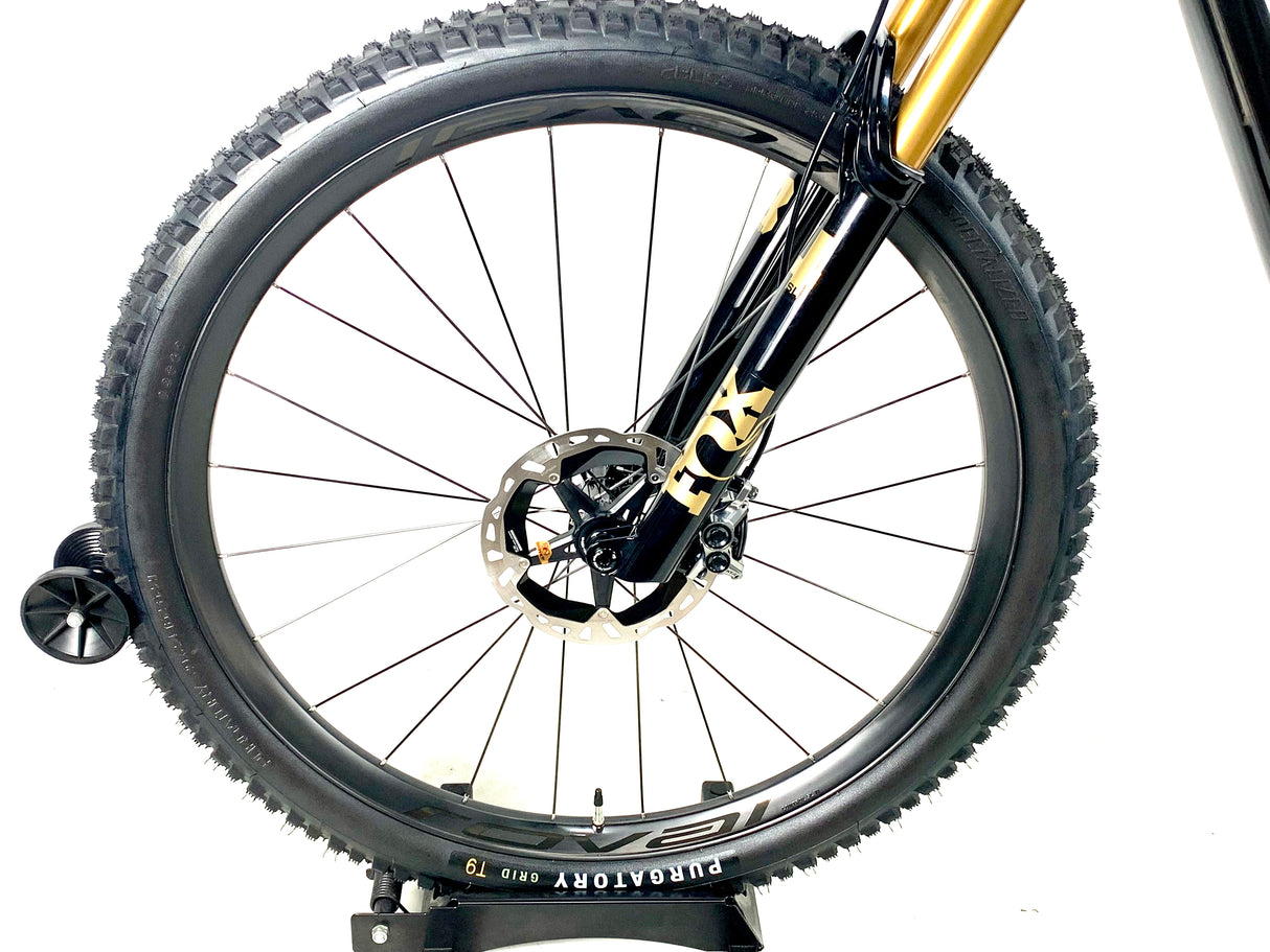 2026 Specialized S-Works Epic 8 Evo XTR Di2 1X12 Roval Carbon Wheels Size: M (Preowned)