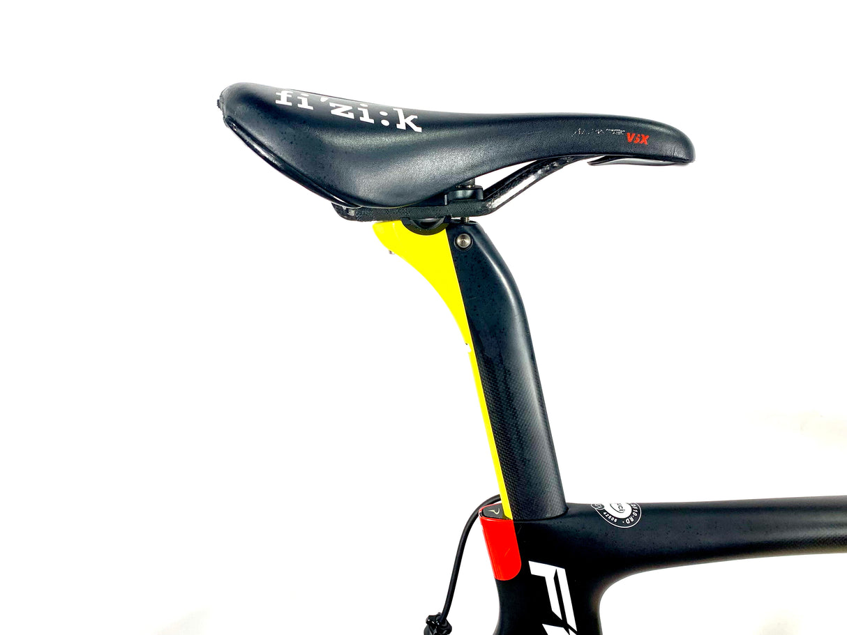 2020 Pinarello Dogma F10 Shimano Di2 10 Speed Hed Alloy Wheels Size: 59.5cm